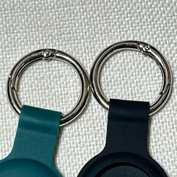 Air Tag Holder Case Silicone 2 Pieces Black and Green - Picture 5 of 5